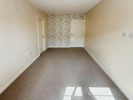 2 bedroom Flat to let in Molyneux Square, Hampton Vale, Peterborough, PE7