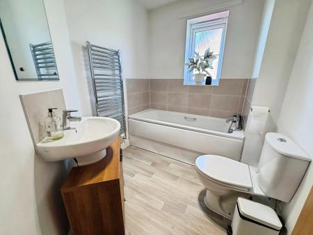 3 bedroom Semi-detached house for sale in Harrier Way, Market Deeping, PE6