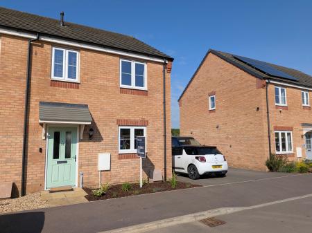 3 bedroom Semi-detached house for sale in Harrier Way, Market Deeping, PE6