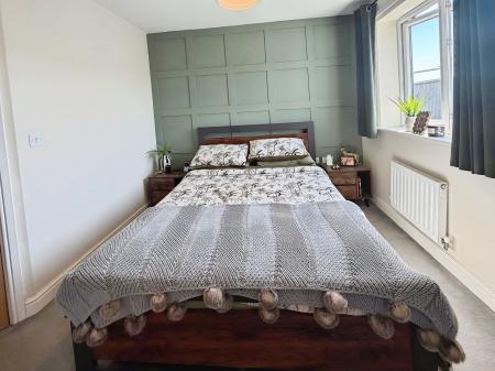 3 bedroom Semi-detached house for sale in Harrier Way, Market Deeping, PE6