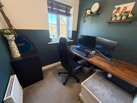 3 bedroom Semi-detached house for sale in Harrier Way, Market Deeping, PE6