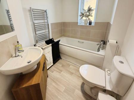 3 bedroom Semi-detached house for sale in Harrier Way, Market Deeping, PE6