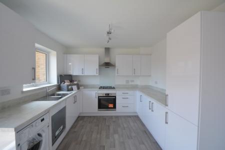 3 bedroom Semi-detached house to let in Waterfield Close, Central, Peterborough, PE3