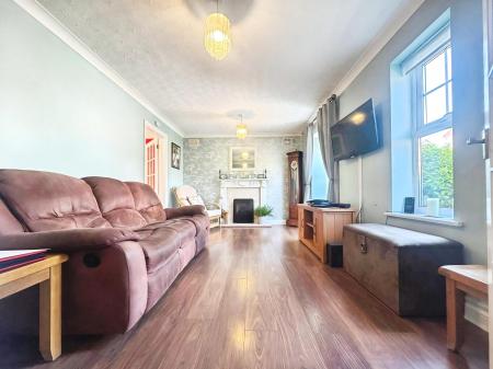 4 bedroom Detached house for sale in Deene Close, Market Deeping, PE6
