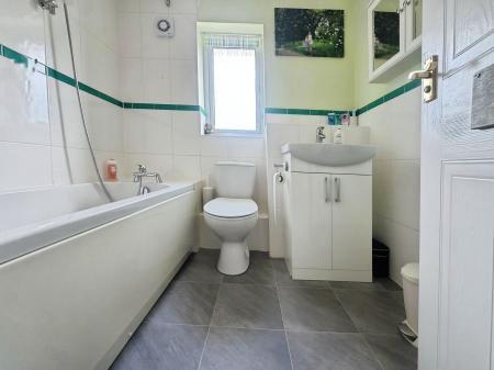 4 bedroom Detached house for sale in Deene Close, Market Deeping, PE6