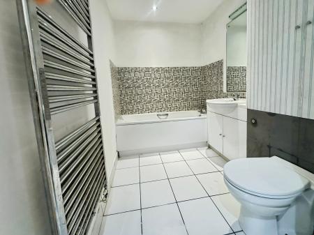 2 bedroom Flat for sale in Cubitt Way, Oundle Road, Peterborough, PE2