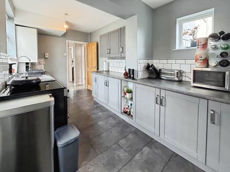 3 bedroom Semi-detached house for sale in Byron Close, Stanground, Peterborough, PE2