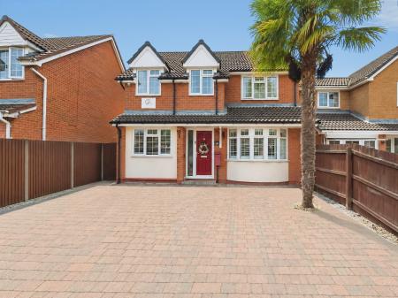 5 bedroom Detached house for sale in Fountains Place, Eye, PE6