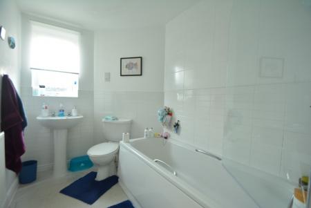 2 bedroom Flat to let in Leaf Avenue, Hampton Hargate, Peterborough, PE7
