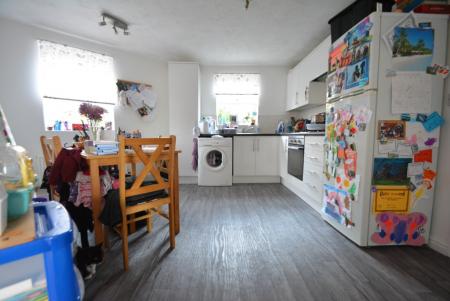 2 bedroom Flat to let in Leaf Avenue, Hampton Hargate, Peterborough, PE7