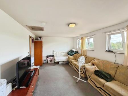 2 bedroom Flat to let in Misterton Court, Orton Plaza, Orton Goldhay, Peterborough, PE2