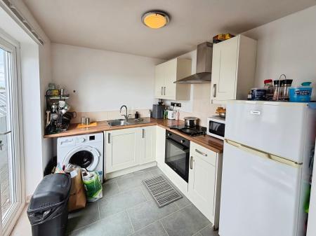 2 bedroom Flat to let in Misterton Court, Orton Plaza, Orton Goldhay, Peterborough, PE2