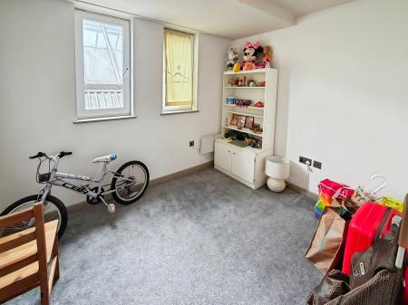 2 bedroom Flat to let in Misterton Court, Orton Plaza, Orton Goldhay, Peterborough, PE2