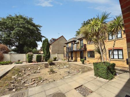 1 bedroom Flat to let in Henry Street, Peterborough, PE1