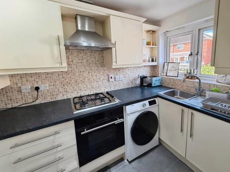 2 bedroom Detached house to let in Woodcote Close, Dogsthorpe, Peterborough, PE1