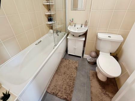 2 bedroom Detached house to let in Woodcote Close, Dogsthorpe, Peterborough, PE1