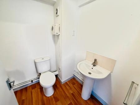 2 bedroom Flat to let in Misterton Court, Orton Plaza, Orton Goldhay, Peterborough, PE2