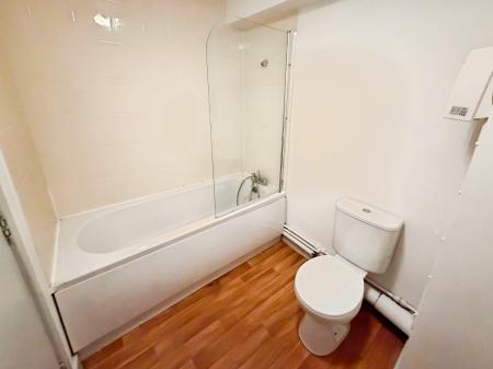 2 bedroom Flat to let in Misterton Court, Orton Plaza, Orton Goldhay, Peterborough, PE2