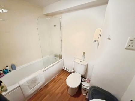 2 bedroom Flat to let in Misterton Court, Orton Plaza, Orton Goldhay, Peterborough, PE2