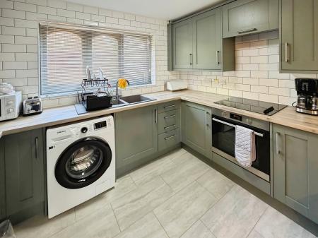 2 bedroom Detached house to let in Cardinals Gate, Werrington, Peterborough, PE4