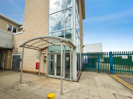 2 bedroom Flat to let in Misterton Court, Ortonplaza, Orton Goldhay, Peterborough, PE2