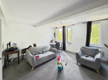 2 bedroom Flat to let in Misterton Court, Ortonplaza, Orton Goldhay, Peterborough, PE2