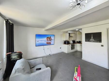 2 bedroom Flat to let in Misterton Court, Ortonplaza, Orton Goldhay, Peterborough, PE2