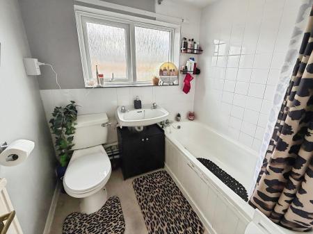 2 bedroom Detached house to let in Wharf Road, Woodston, Peterborough, PE2