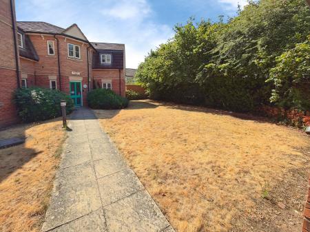 2 bedroom Flat to let in Regal Place, Fletton, Peterborough, PE2