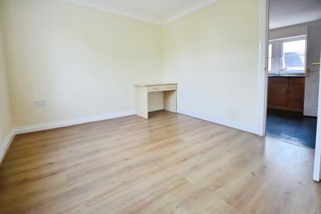 5 bedroom Town house to let in Tinus Avenue, Hampton Vale, Peterborough, PE7