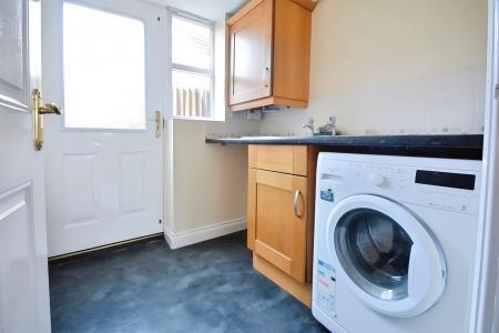 5 bedroom Town house to let in Tinus Avenue, Hampton Vale, Peterborough, PE7
