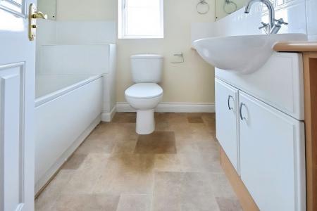 5 bedroom Town house to let in Tinus Avenue, Hampton Vale, Peterborough, PE7