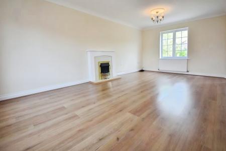 5 bedroom Town house to let in Tinus Avenue, Hampton Vale, Peterborough, PE7