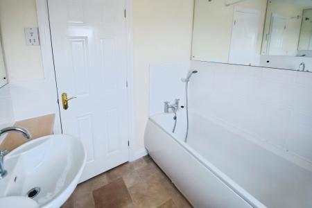 5 bedroom Town house to let in Tinus Avenue, Hampton Vale, Peterborough, PE7