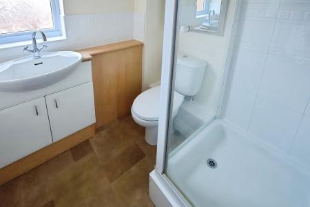 5 bedroom Town house to let in Tinus Avenue, Hampton Vale, Peterborough, PE7