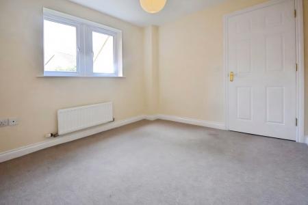 5 bedroom Town house to let in Tinus Avenue, Hampton Vale, Peterborough, PE7