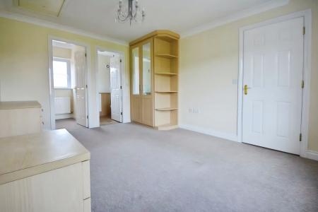 5 bedroom Town house to let in Tinus Avenue, Hampton Vale, Peterborough, PE7