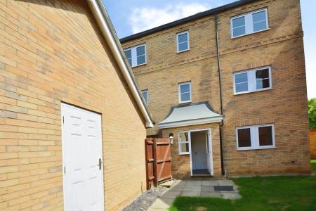 5 bedroom Town house to let in Tinus Avenue, Hampton Vale, Peterborough, PE7