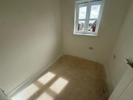 3 bedroom Semi-detached house for sale in Harrier Way, Market Deeping, PE6