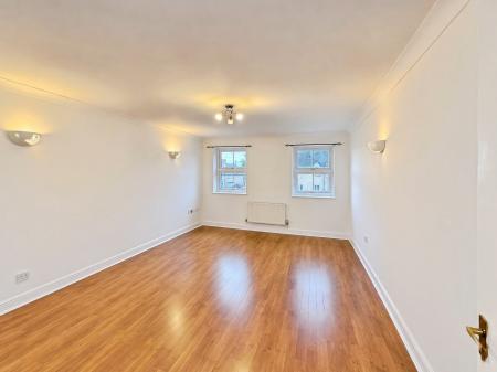 2 bedroom Flat to let in Bridge Street, Deeping St James, PE6