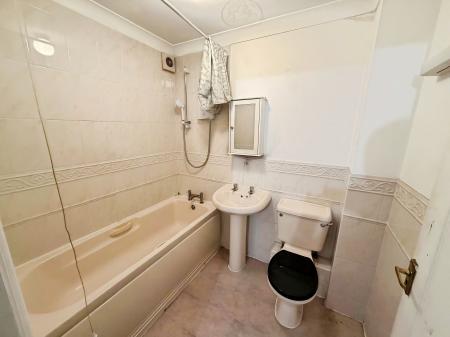 2 bedroom Flat to let in Bridge Street, Deeping St James, PE6