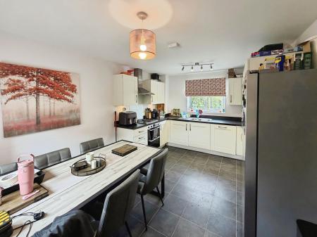 3 bedroom Detached house to let in Chamberlain Way, Gunthorpe, Peterborough, PE4
