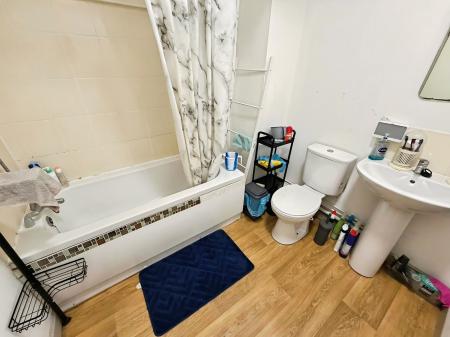 2 bedroom Flat to let in Misterton Court, Ortonplaza, Orton Goldhay, Peterborough, PE2