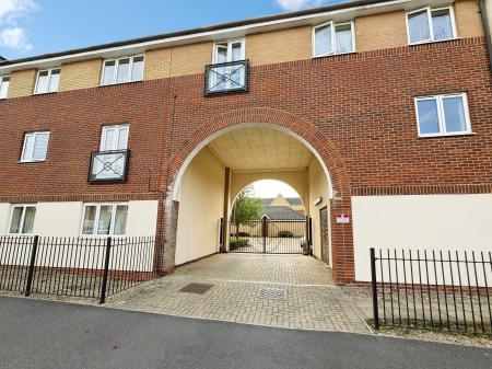 2 bedroom Flat to let in Osier Avenue, Peterborough, PE7