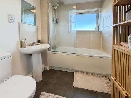1 bedroom Flat to let in Hereward Tower, Broadway, Peterborough, PE1