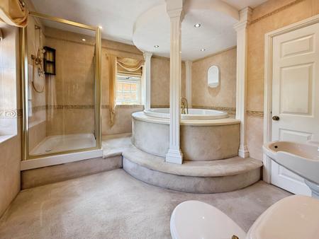 6 bedroom Detached house to let in Church Street, Peterborough, PE7