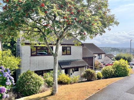 4 bedroom Detached house for sale in Deacon Drive, Saltash, PL12