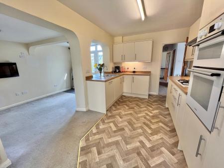 6 bedroom Detached house for sale in Mote Park, Saltash, PL12