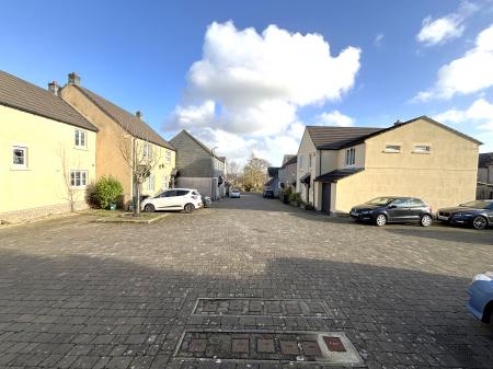 2 bedroom Flat to let in Lyndon Court, Pillmere, Saltash, PL12