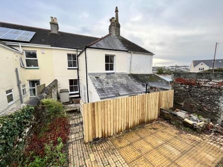 4 bedroom Terraced House to let in Higher Port View, Saltash, PL12
